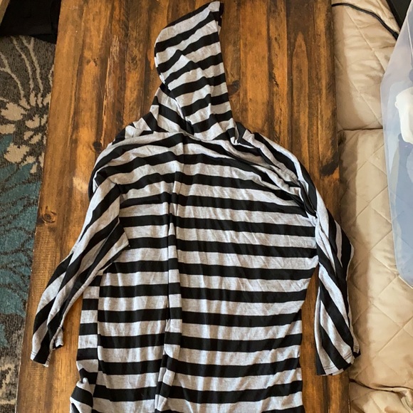 Hooded coverup - Picture 2 of 3